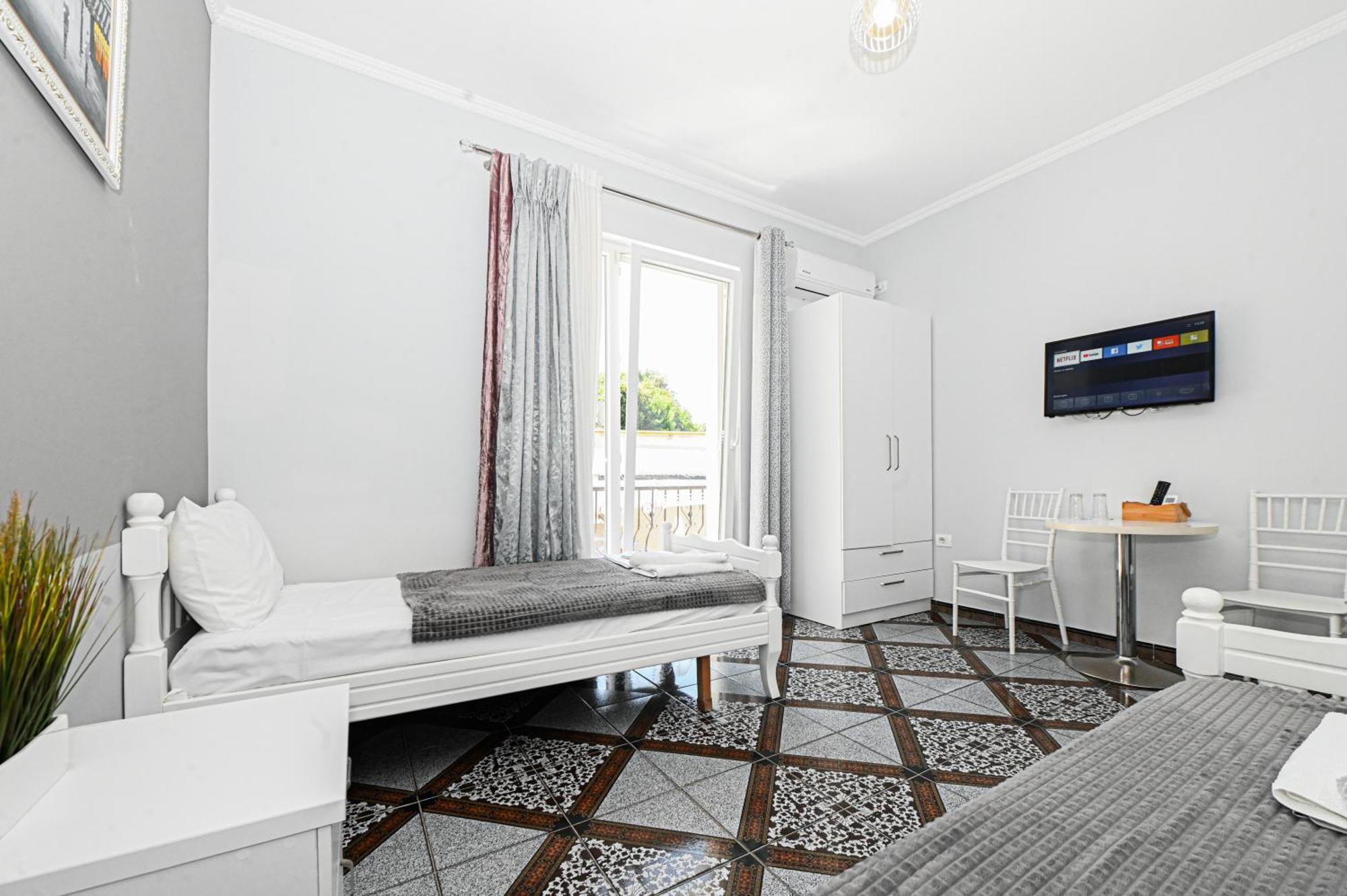 Hotel Fama Shkallnur Bagian luar foto