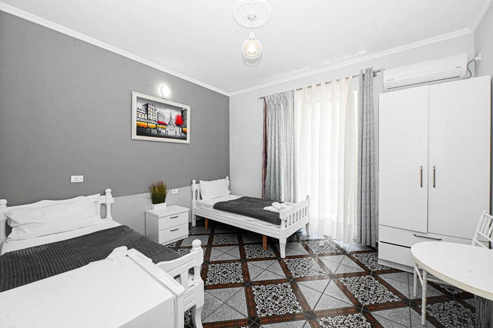 Hotel Fama Shkallnur Bagian luar foto