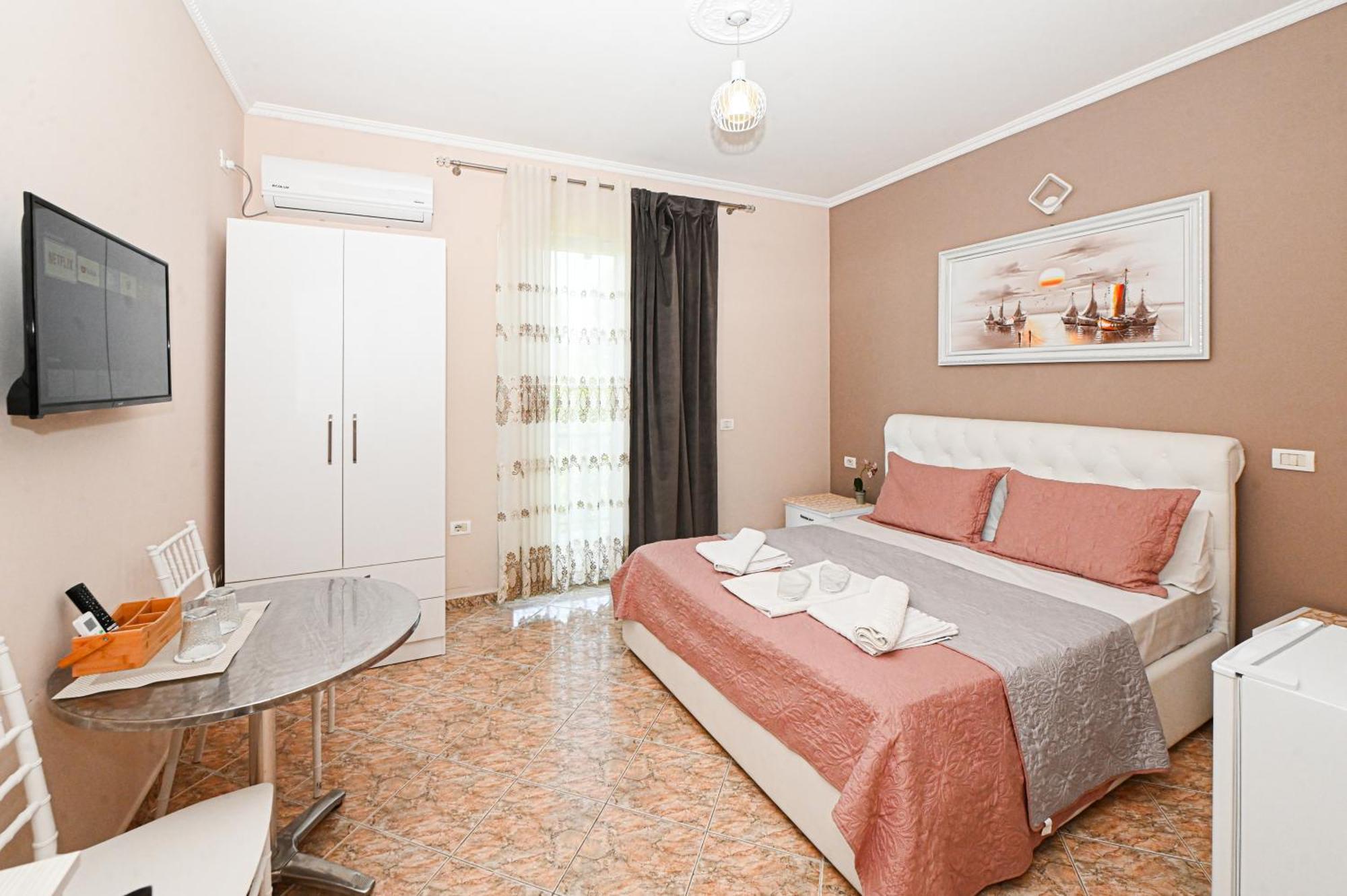 Hotel Fama Shkallnur Bagian luar foto