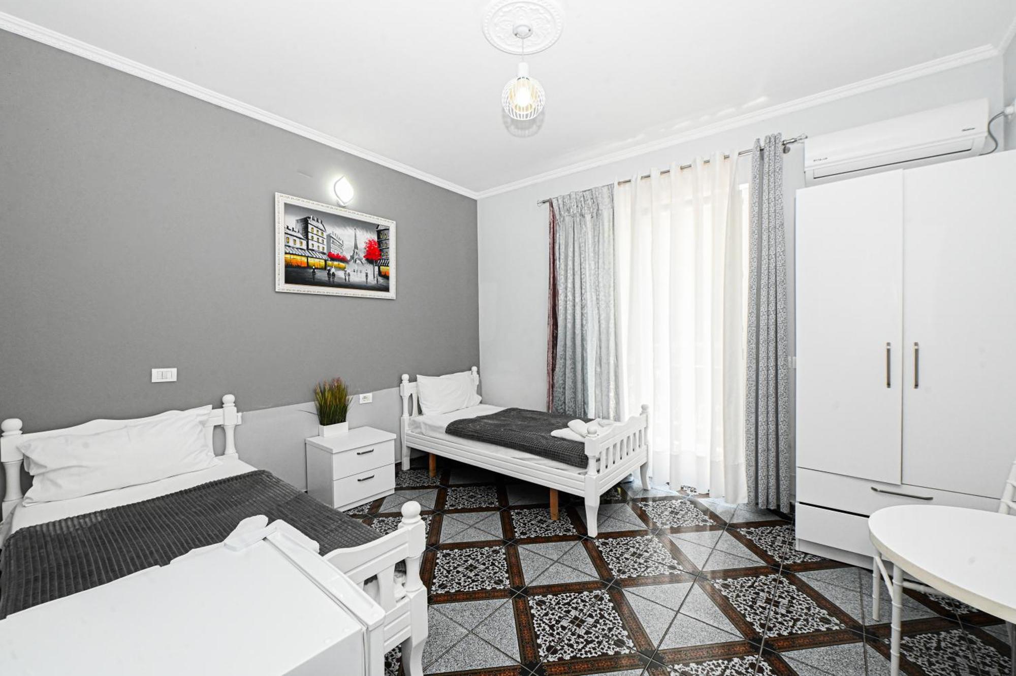 Hotel Fama Shkallnur Bagian luar foto