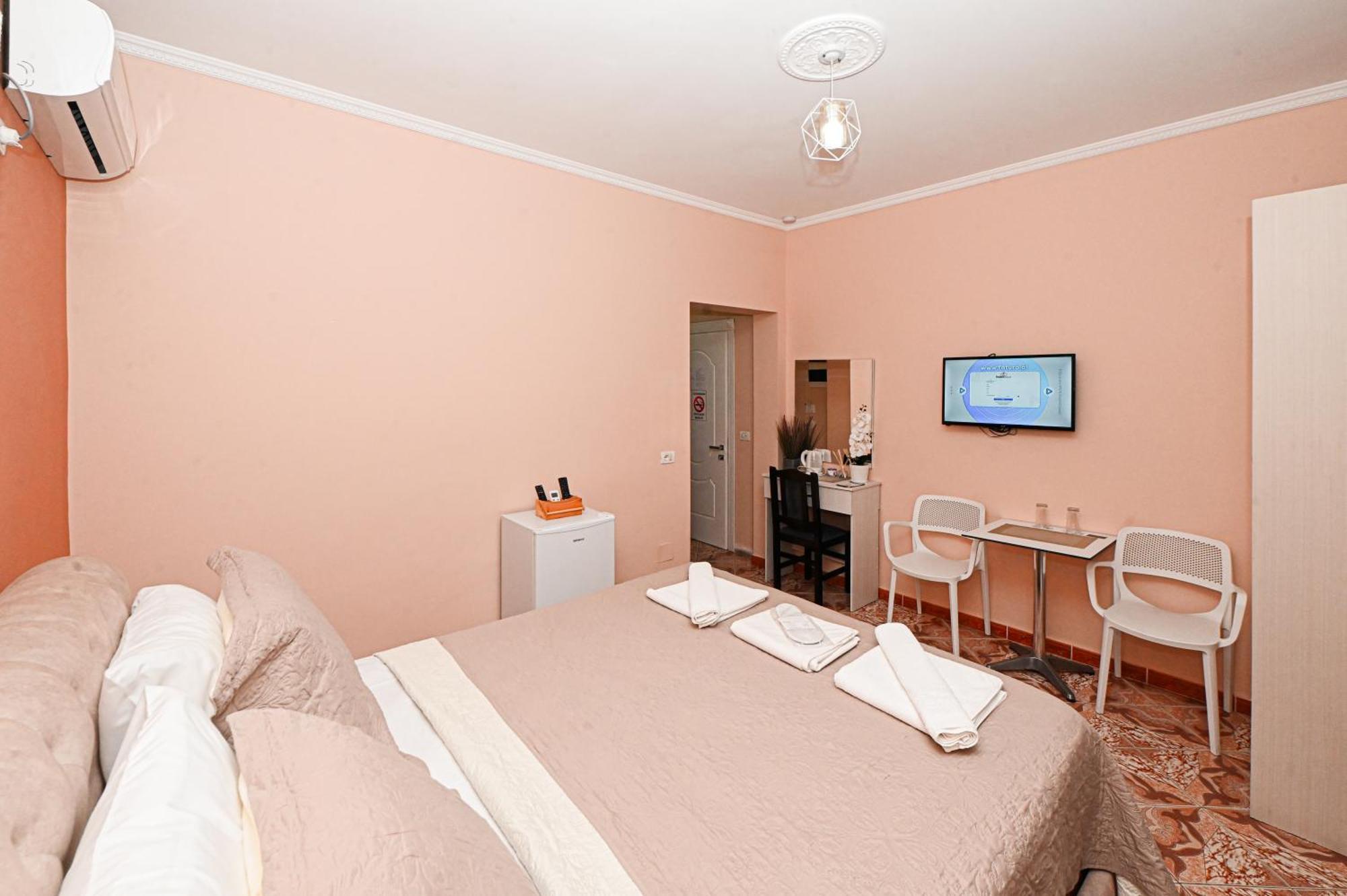 Hotel Fama Shkallnur Bagian luar foto