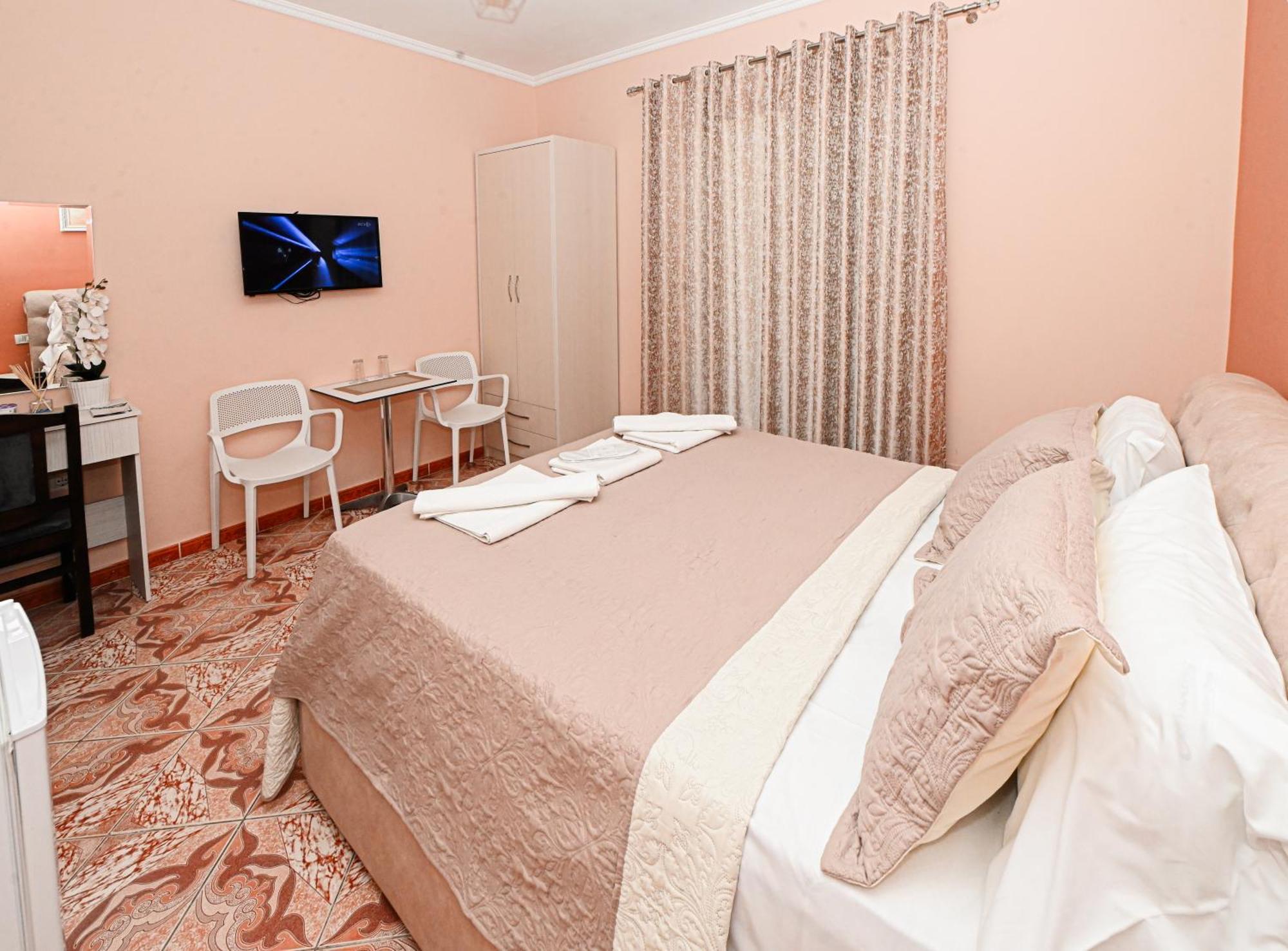 Hotel Fama Shkallnur Bagian luar foto