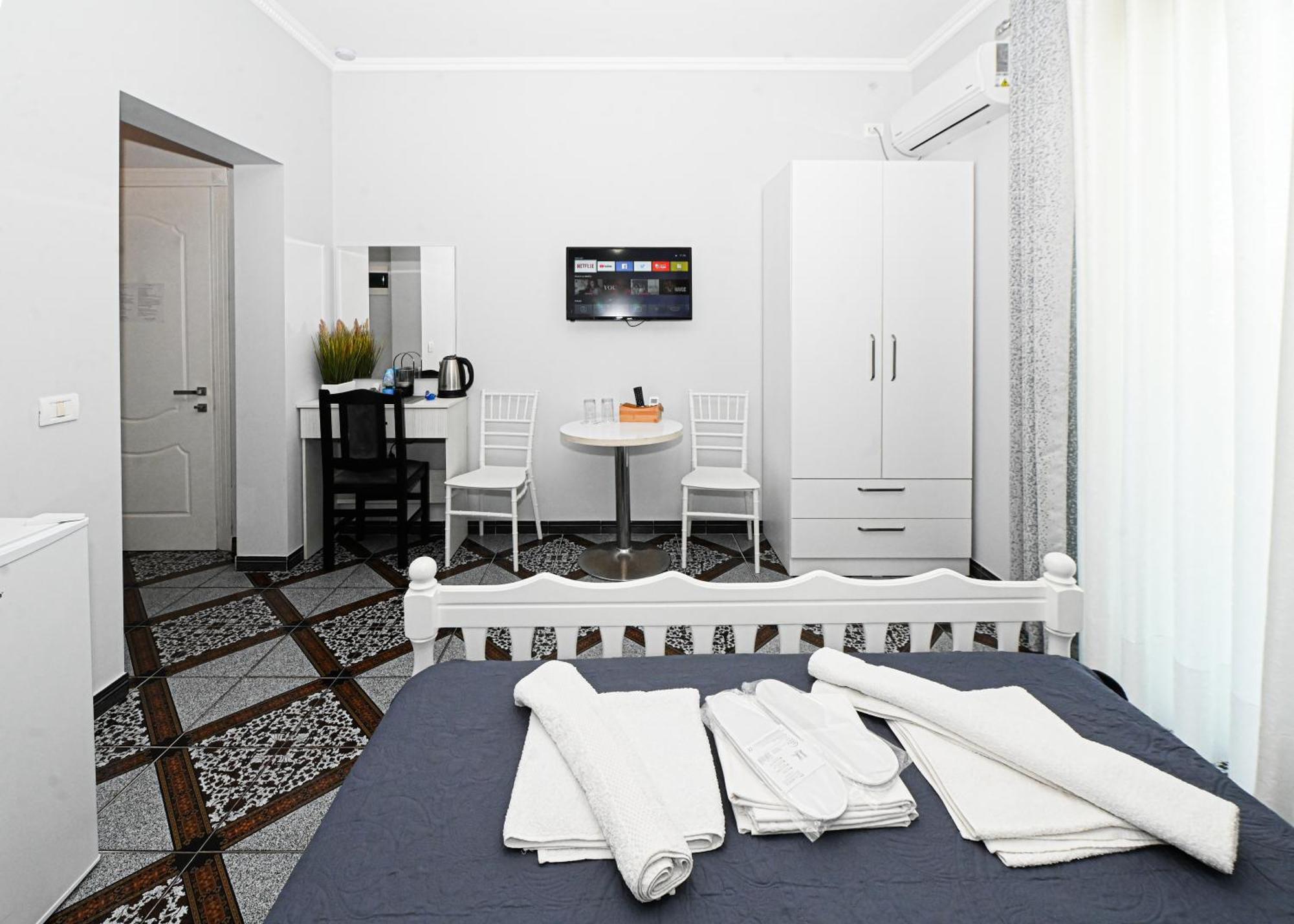 Hotel Fama Shkallnur Bagian luar foto